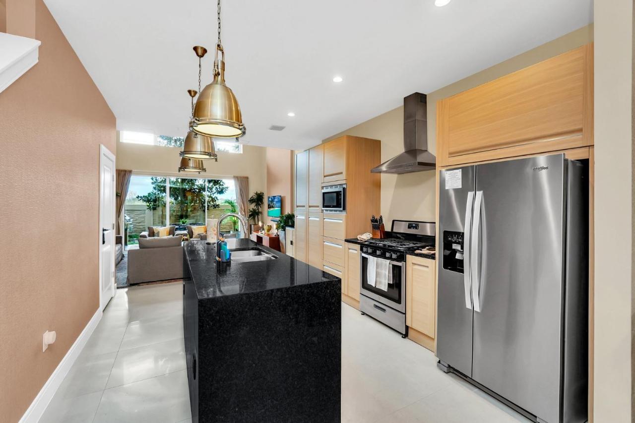 Luxury Villa Less Than A Mile From Disneyworld -Bonus Elevator- オーランド エクステリア 写真