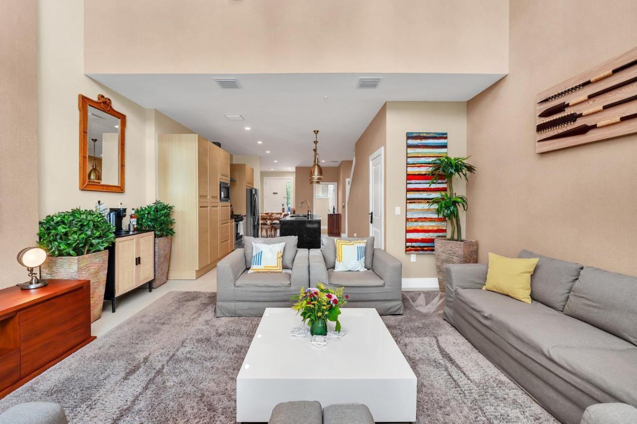 Luxury Villa Less Than A Mile From Disneyworld -Bonus Elevator- オーランド エクステリア 写真