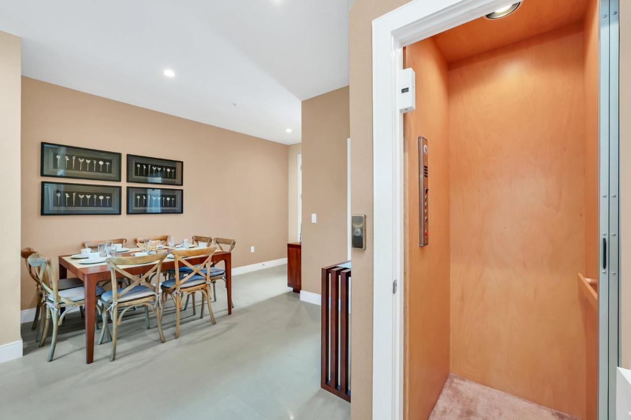 Luxury Villa Less Than A Mile From Disneyworld -Bonus Elevator- オーランド エクステリア 写真