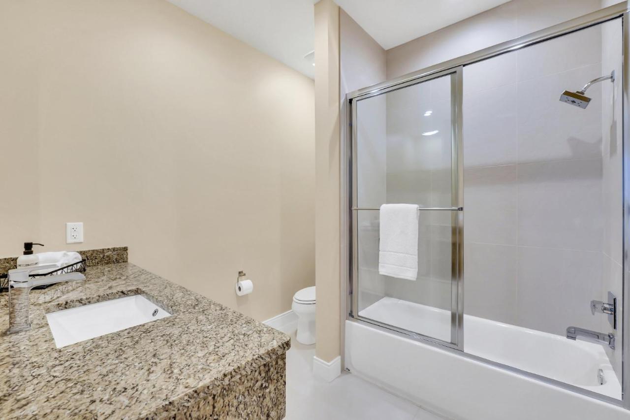 Luxury Villa Less Than A Mile From Disneyworld -Bonus Elevator- オーランド エクステリア 写真