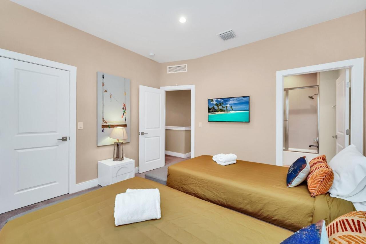 Luxury Villa Less Than A Mile From Disneyworld -Bonus Elevator- オーランド エクステリア 写真