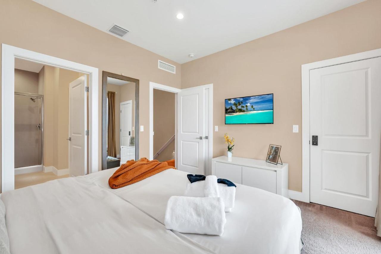 Luxury Villa Less Than A Mile From Disneyworld -Bonus Elevator- オーランド エクステリア 写真